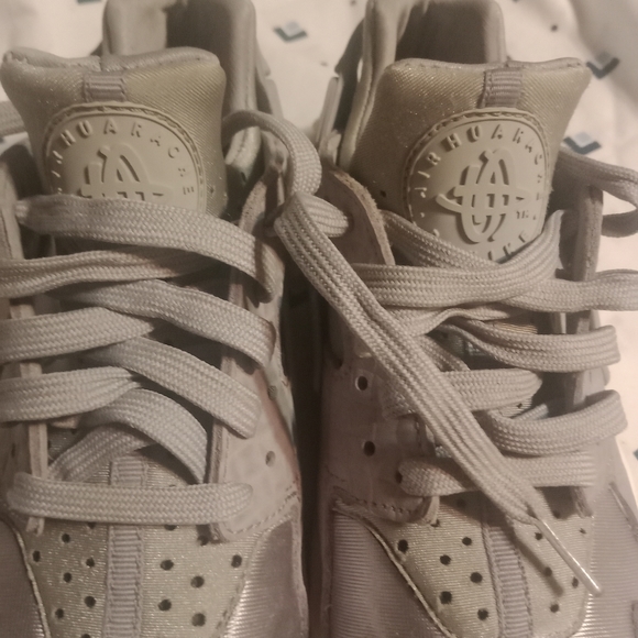Women's Nike Air Huarache Run Premium 'Wolf Grey' Size 7.5 - Picture 8 of 8